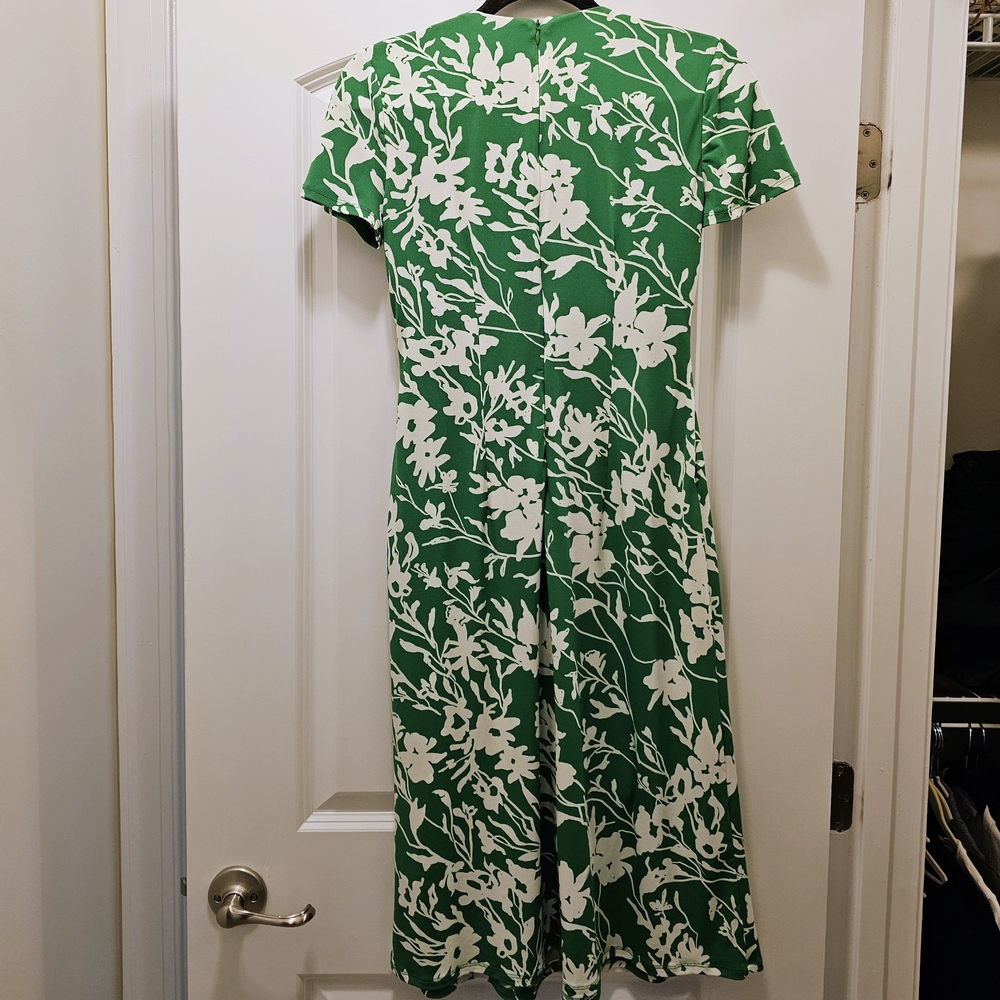 Green Floral Fit & Flare Dress Ruched V Neck Maggie London Size 2 - Picture 6 of 7